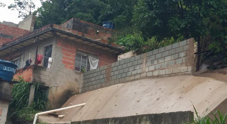 Obra em área de risco leva segurança a moradores da Vila Novo Ouro Preto Casa na Vila Novo Ouro Preto