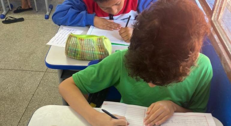 Estudantes da rede municipal trocam cartas em projeto sobre educação financeira Estudantes da rede municipal trocam cartas em projeto sobre educação financeira