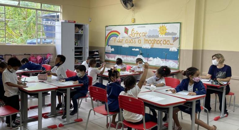 Sala de aula com alunos