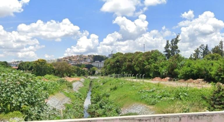 Prefeitura abre licitação para tratamento de fundo de vale em novo trecho do Córrego Túnel Camarões, no Barreiro