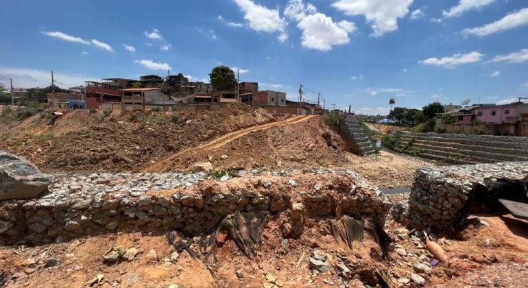 Prefeitura abre licitação para implantar travessia de pedestre no Barreiro Prefeitura abre licitação para implantar travessia de pedestre no Barreiro