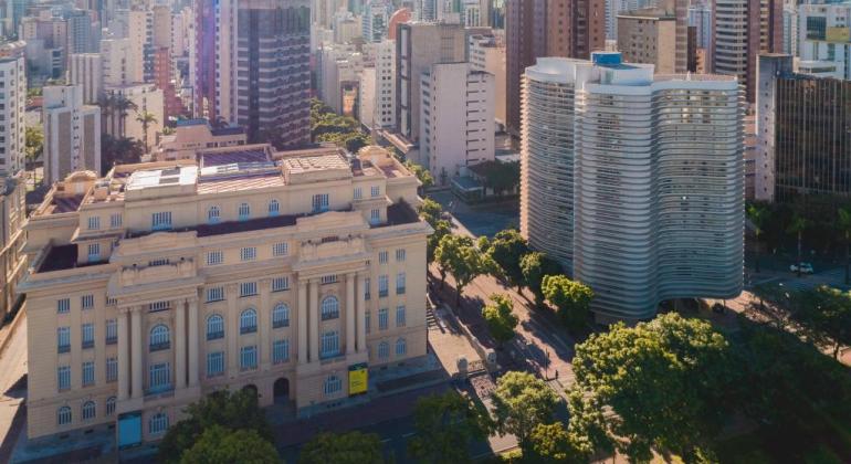 Belo Horizonte comemora Semana do Turismo com roteiros a pé gratuitos Praça da liberdade