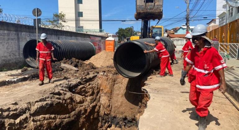 PBH inicia obras de implantação de sistema pluvial em praça no Barreiro PBH inicia obras de implantação de sistema pluvial em praça no Barreiro