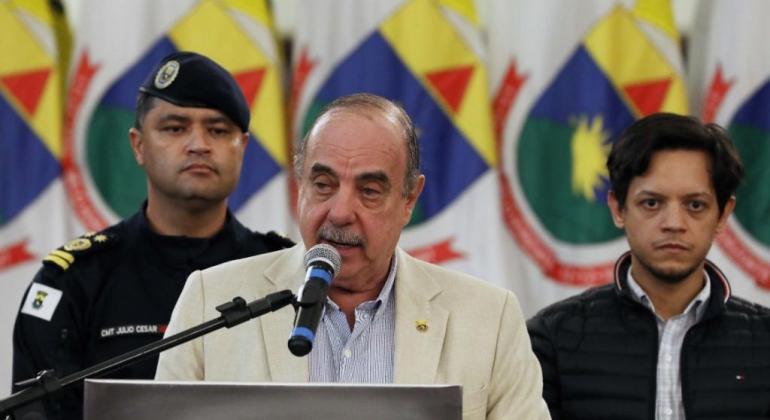 Prefeitura desobstrui avenida ocupada irregularmente na capital Prefeitura desobstrui avenida ocupada irregularmente na capital