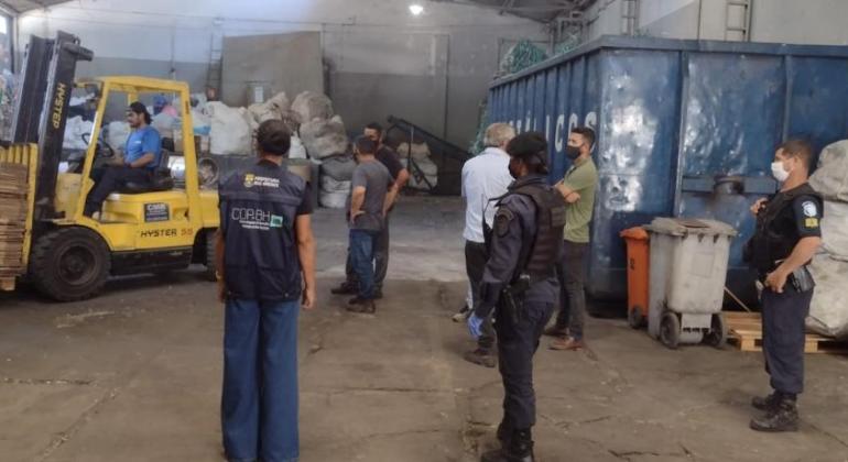 PBH realiza operação contra receptação de fios de cobre e outros materiais Operação em ferro-velho