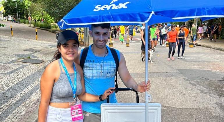 SLU orienta ambulantes e foliões sobre cuidados com a limpeza urbana no Carnaval SLU orienta ambulantes e foliões sobre cuidados com a limpeza urbana no Carnaval