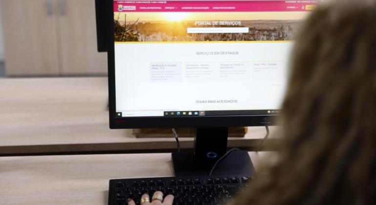 Serviços on-line da PBH aumentam mais de 400%, trazendo facilidades à população Serviços on-line da PBH aumentam mais de 400%, trazendo facilidades à população