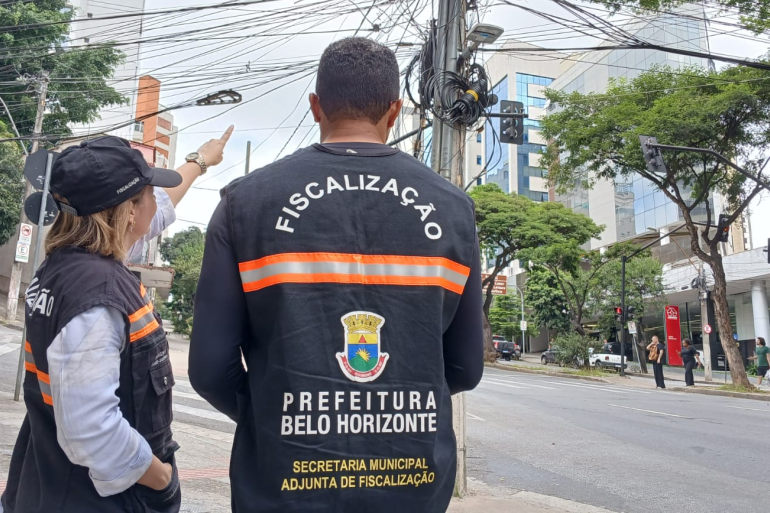 Mais de 60 vistorias são feitas no primeiro mês de vigência do decreto para fiscalização de fios soltos em BH