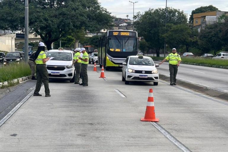 Nova portaria redefine uso de pistas e faixas exclusivas por táxis de Belo Horizonte