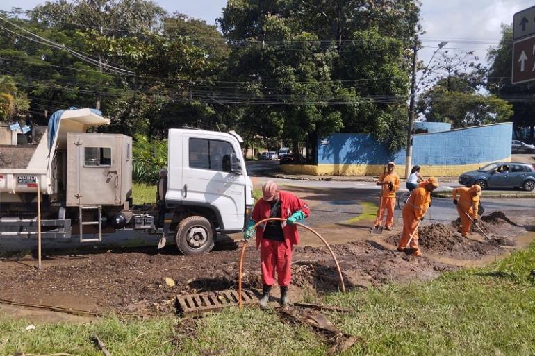 Força-tarefa da PBH mobiliza estrutura para limpeza de áreas afetadas por temporal