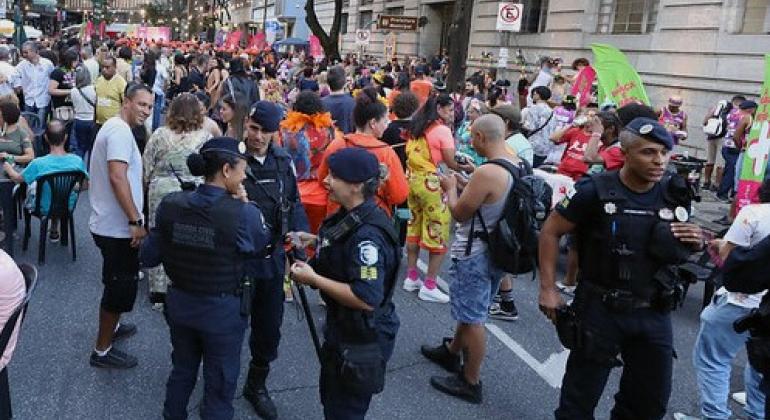 Guardas bilíngues vão atender foliões estrangeiros no Carnaval de Belo Horizonte