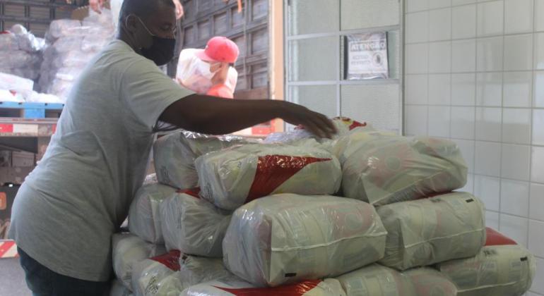 Banco de Alimentos recebe 20 toneladas de alimentos não-perecíveis Cestas básicas recebidas pela Prefeitura