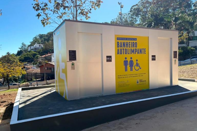 Banheiros autolimpantes instalados pela PBH ultrapassam 1,3 milhão de utilizações Novo banheiro de inox inaugurado na praça do papa