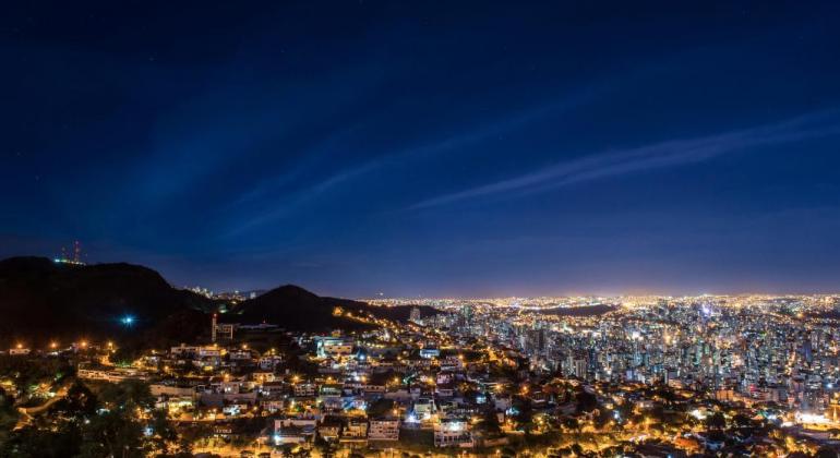Aniversário de Belo Horizonte Vista à noite da cidade de Belo Horizonte