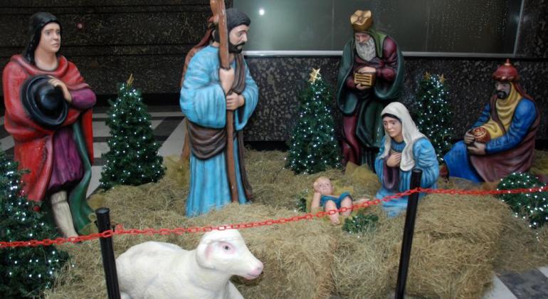 A exposição Natal Gentileza, que acontece no hall da PBH vai funcionar também aos sábados e e domingos até o dia 6/2/2019, das 9h às 14h. Foto: Rodrigo Clemente/PBH Presépio natalino em exposição no hall da Prefeitura como parte do Projeto Gentileza.
