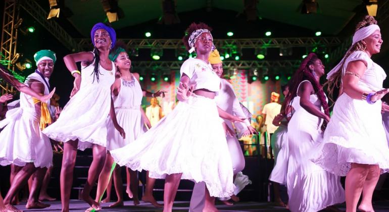 Kandandu, encontro de blocos afro, marca a abertura do feriado de Carnaval Apresentação do bloco Kandandu