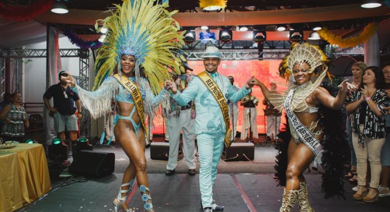 Rainha do Carnaval, Rei Momo e Princesa do Carnaval 2019 se apresentam. 