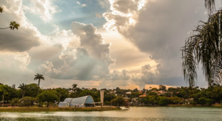 Belo Horizonte ganha lunetas em comemoração aos seu aniversário de 122 anos orla da Lagoa