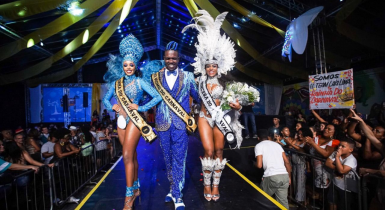 Foi publicado no sábado, dia 11/1, no Diário Oficial do Município, o edital de Parcerias para o Carnaval de Belo Horizonte 2020. Foto: Divulgação PBH Princesa, rei e rainha do Carnaval 2020 desfilam em evento, à noite.