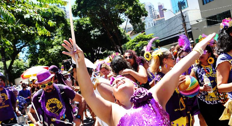 Foliões curtindo o carnaval de Belo Horizonte