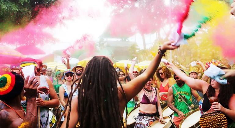 Carnaval de Belo Horizonte 2020: é de todo mundo e está em cada canto da cidade Bloco I Wanna Love You curtindo o carnaval
