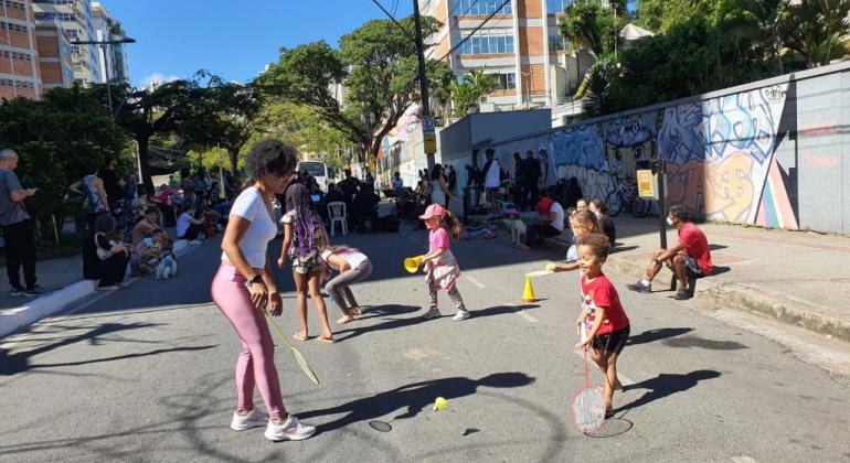 BH é da Gente tem grupo de quadrilha, yoga, esportes e recreação infantil População aproveitando o BH é da Gente