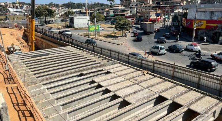 Canal subterrâneo no Ribeirão do Onça