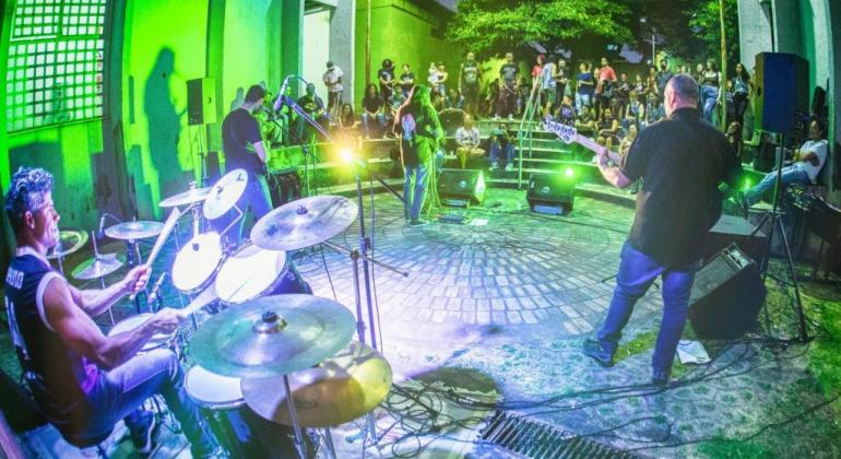 Centro Cultural Lindeia Regina celebra aniversário com festival de rock 