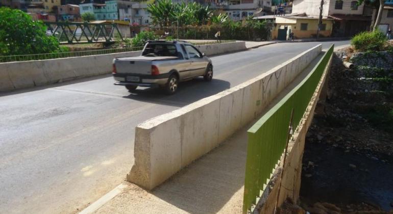 Prefeitura finaliza travessia de pedestres e veículos no Barreiro Prefeitura finaliza travessia de pedestres e veículos no Barreiro