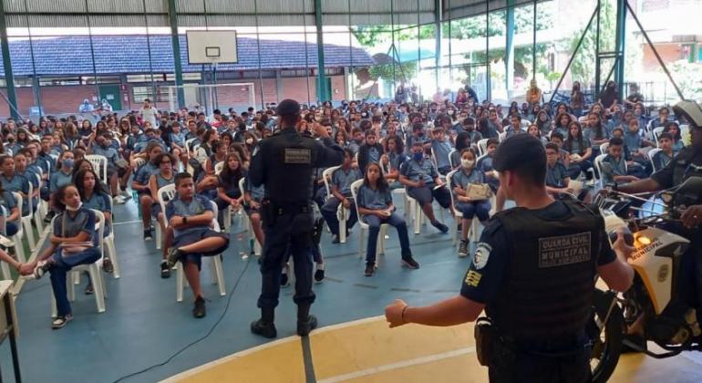 Guarda Municipal retoma ações em escolas públicas contra o uso de cerol e linha chilena Guarda Municipal retoma ações em escolas públicas contra o uso de cerol e linha chilena