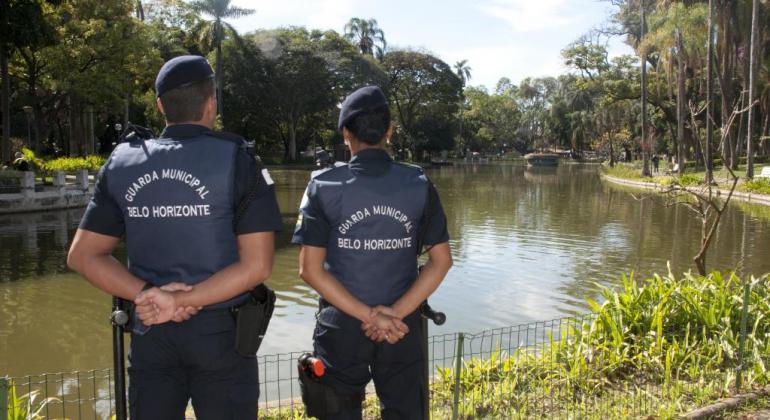 Dois agentes da Guarda Civil Municipal de Belo Horizonte