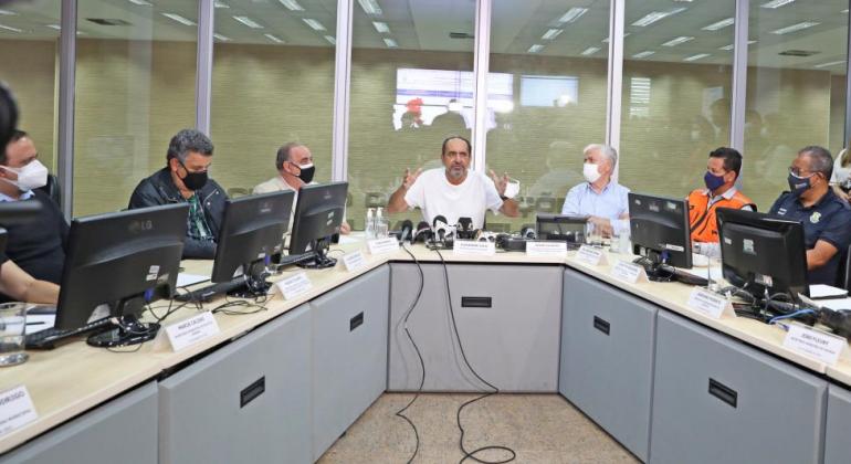 Preparada para o enfrentamento das chuvas, Prefeitura se transfere para o COP BH Prefeito Alexandre Kalil concede entrevista à imprensa no COP-BH