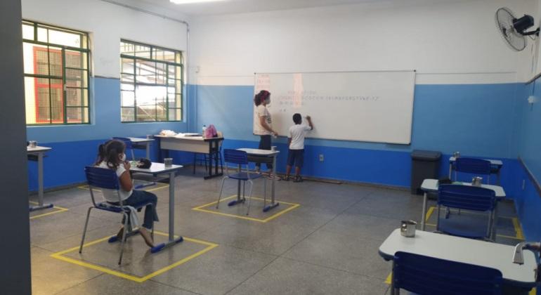 PBH abre inscrições para o sobrecadastro escolar da Educação Infantil, Ensino Fundamental e EJA Sala de aula da rede municipal de ensino