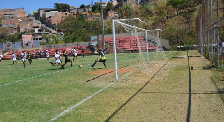 Lance do jogo de futebol feminino