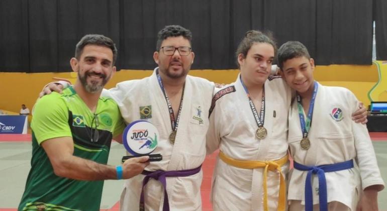 Equipe de judô do Superar é vice-campeã de torneio nacional em São Paulo Premiação dos judocas do Programa Superar da PBH