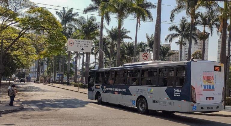 Prefeitura abre consulta pública para projetos de faixas exclusivas para ônibus
