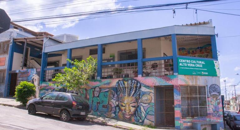Centro Cultural Alto Vera Cruz comemora 25 anos com programação na praça Fachada do Centro Cultural Alto Vera Cruz