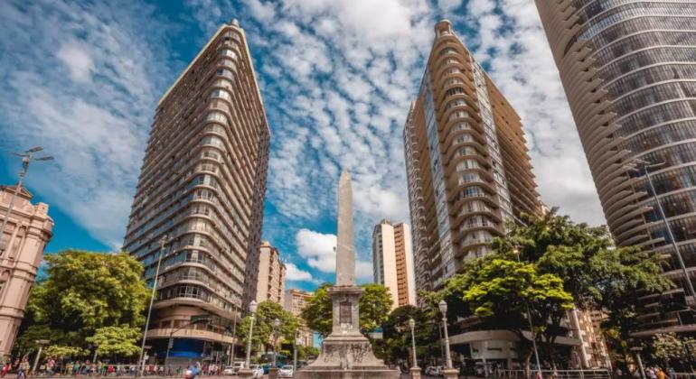 PBH leva ação itinerante à Praça 7 para atendimento de microempreendedor PBH leva ação itinerante à Praça 7 para atendimento de microempreendedor