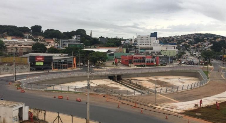 Prefeitura entrega obra de caixa de captação na Avenida Vilarinho, em Venda Nova Vista aérea da caixa de captação da Avenida Vilarinho