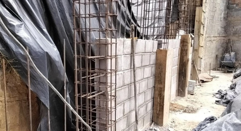 Prefeitura trabalha em parceria com moradores para eliminar risco geológico Prefeitura trabalha em parceria com moradores para eliminar risco geológico