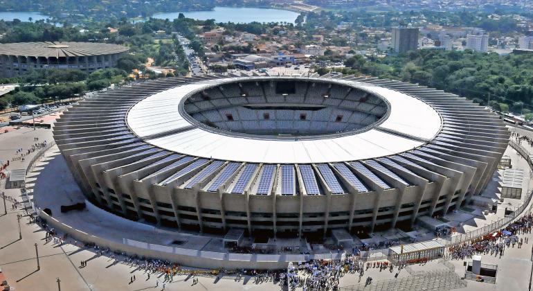 Vista aérea do Mineirão, durante o dia.