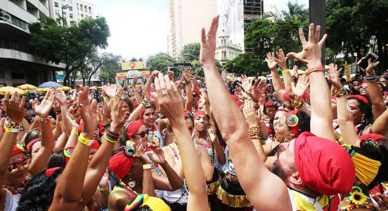 Foliões curtindo o carnaval de Belo Horizonte