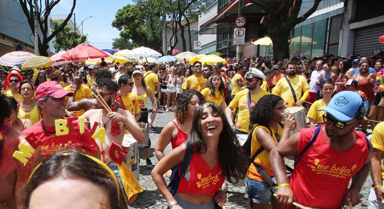 Foliões curtindo o carnaval de Belo Horizonte