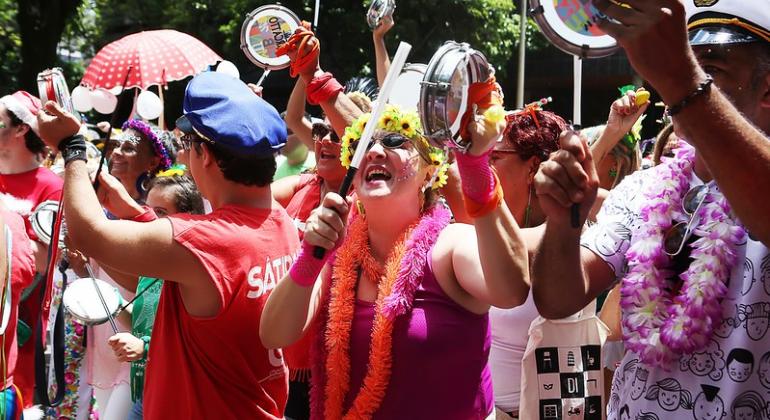 BHTrans faz operação de trânsito neste domingo de Carnaval, dia 23 Foliões curtindo o carnaval de Belo Horizonte