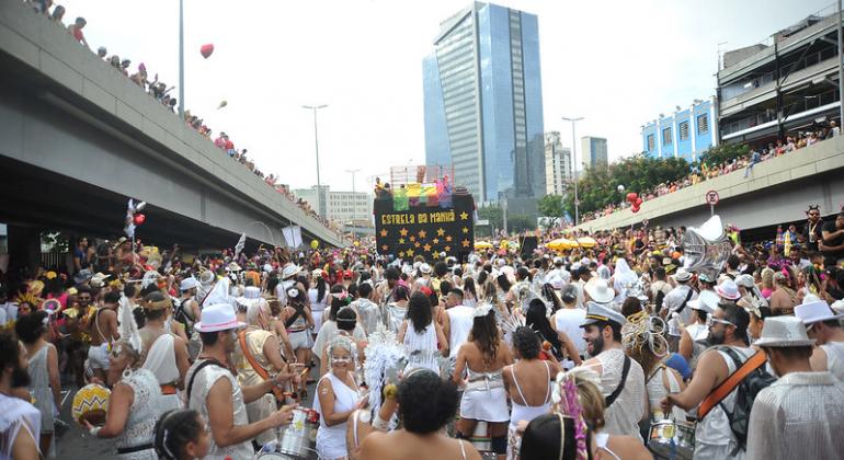 Foliões curtindo o carnaval de Belo Horizonte