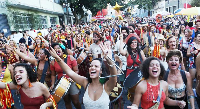 Foliões curtindo o carnaval de Belo Horizonte