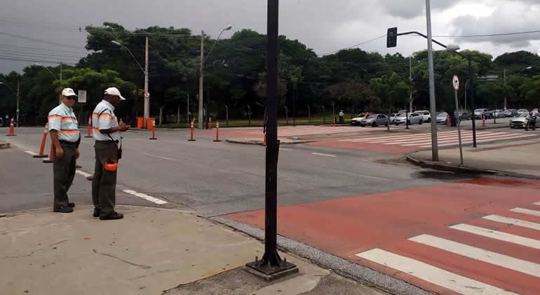Operação especial para Atlético x Cruzeiro, neste sábado, dia 7, no Mineirão Agentes da BHTrans atuando em operação de trânsito no Mineirão