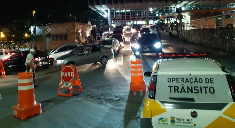 Operação Especial na Rodoviária em Função do Carnaval de 20/02 a 2/03 Carros saindo da rodoviária de Belo Horizonte
