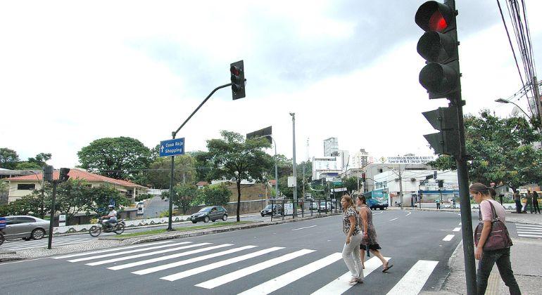 Belo Horizonte tem mais de 800 cruzamentos controlados por semáforos