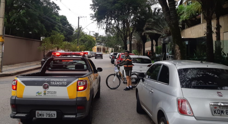 Bairro Planalto tem alteração no transporte coletivo entre os dias 10 e 12/5 Carros em operação de trânsito